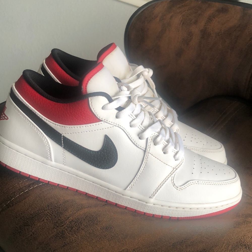 Jordan 1 Low (Red Black and White)(Good Condition)